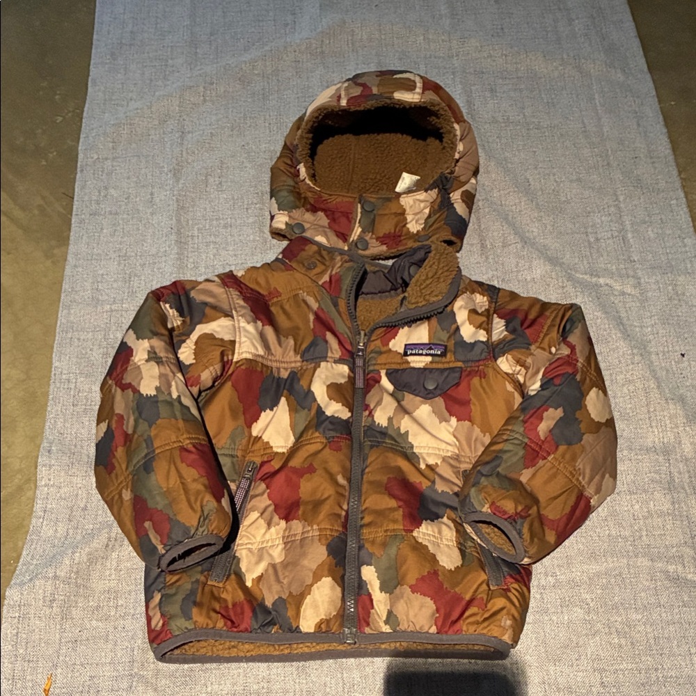 Patagonia Reversible Multicolor Camo Puffer Fleece Jacket Coat 5T 5